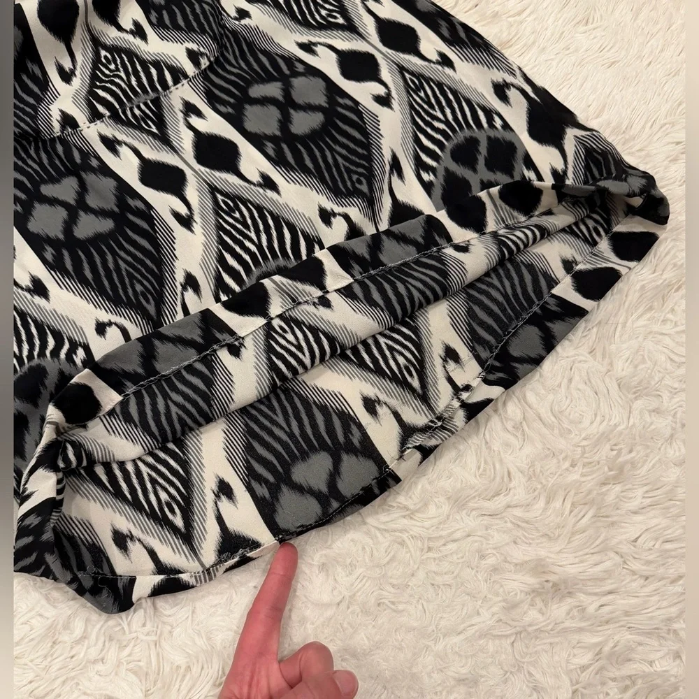 *AS‎ IS* Tory Burch Women’s 100% Silk Blouse Top 6 Black White Ikat Long Sleeve
